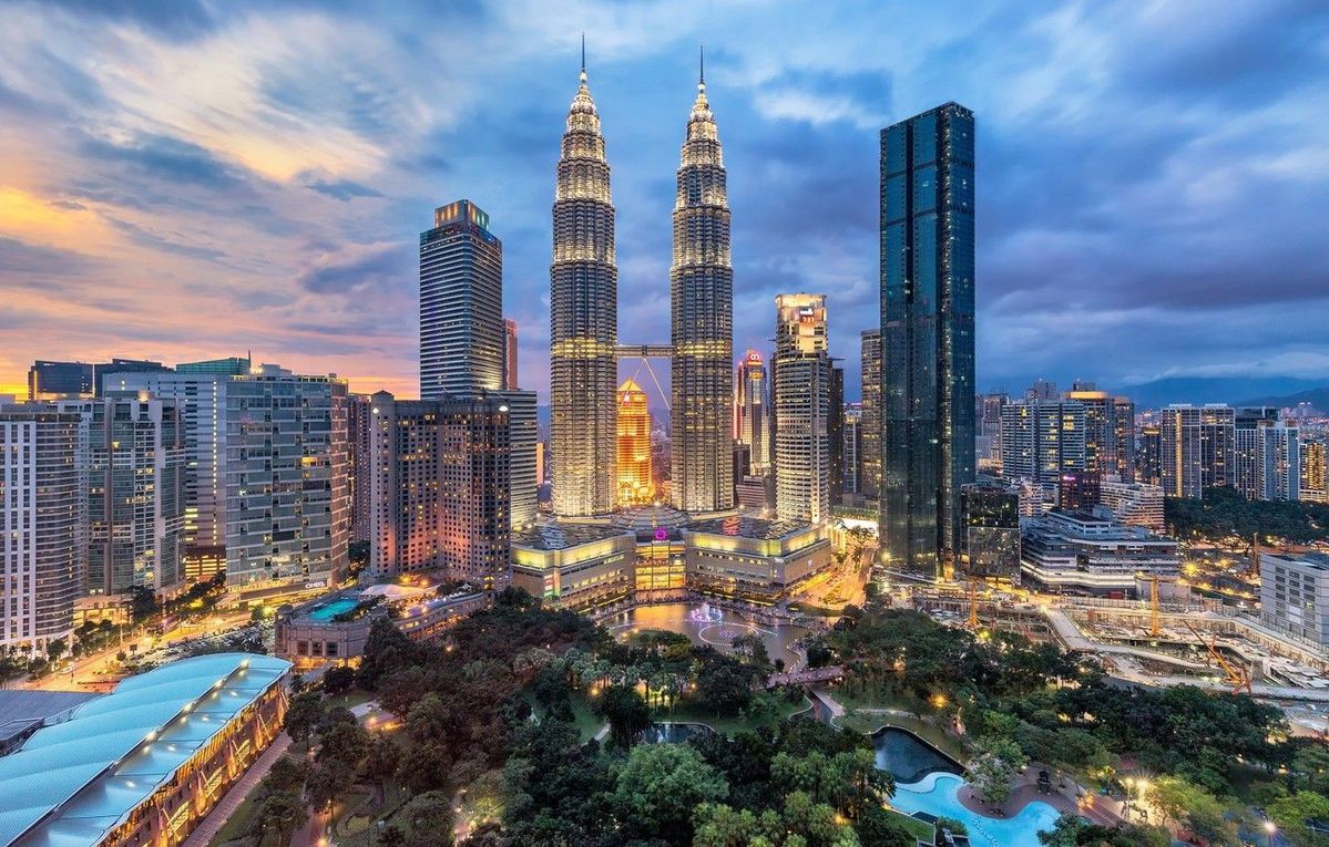 Explore Malaysia 4 days 5 night Standard Package